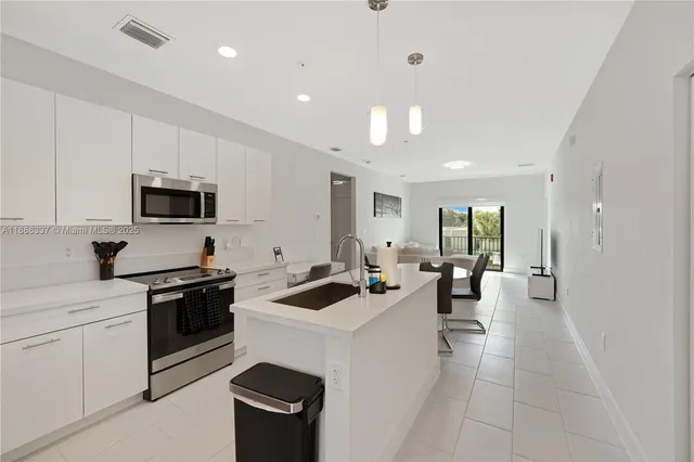 $3,300 | 8167 Northwest 41st Street, Unit E203, Doral, FL 33166