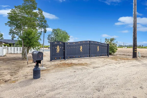 $879,000 | 11171 Highway 145, Madera, CA 93637