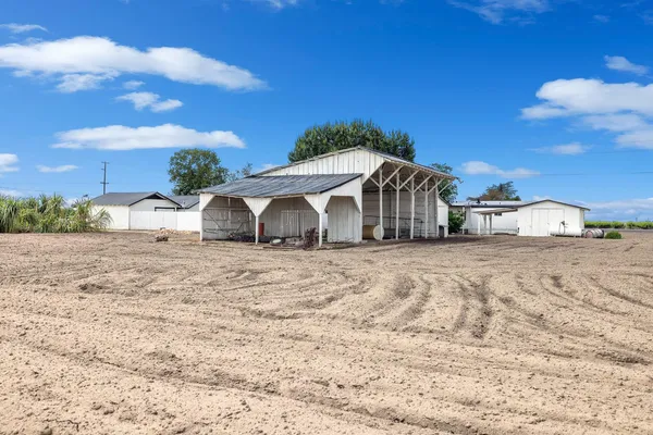 $879,000 | 11171 Highway 145, Madera, CA 93637