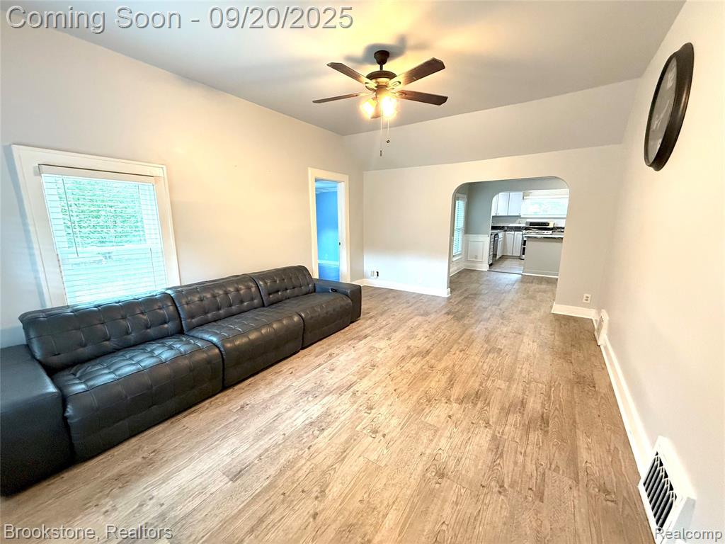 810 Beardon Road Lake Orion, MI 48362 - Photo 16 of 31