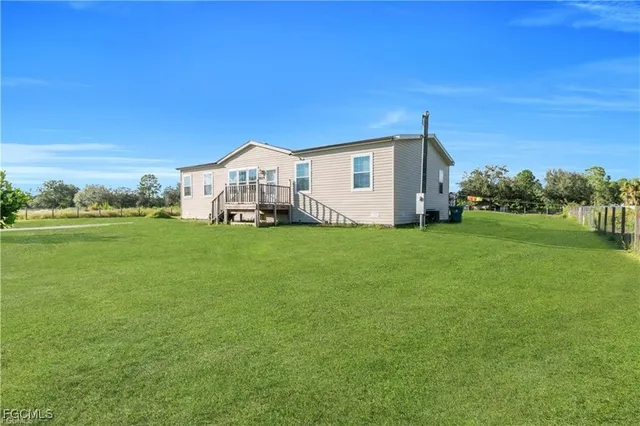 a view of a house with a backyard