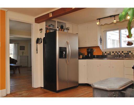 212 Main Street Freeport, ME 04032 - Photo 4 of 18 Kitchen.