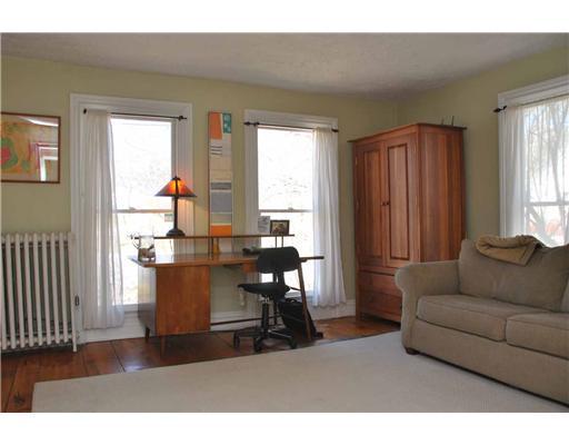 212 Main Street Freeport, ME 04032 - Photo 9 of 18 Den/Family/Great Room.