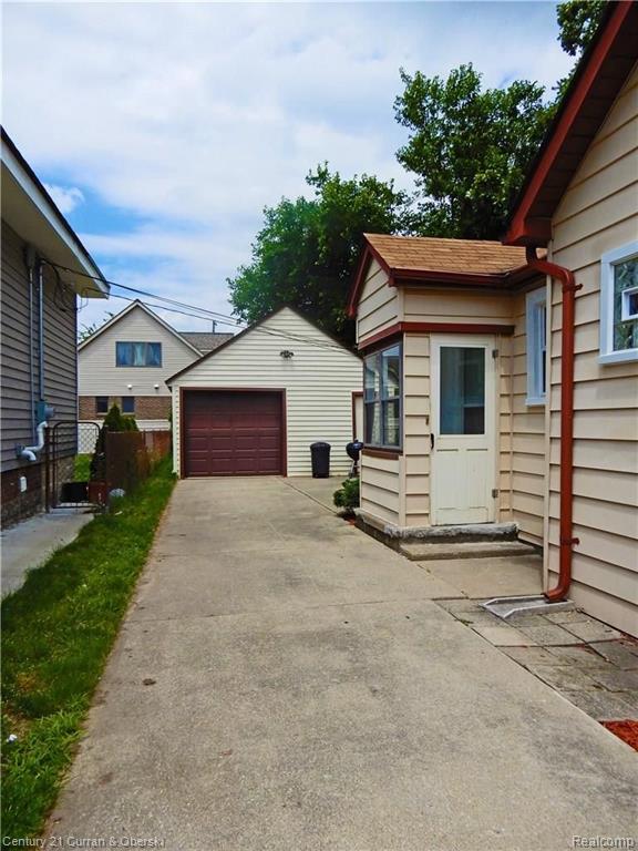 25040 Doxtator Street Dearborn, MI 48128 - Photo 7 of 27