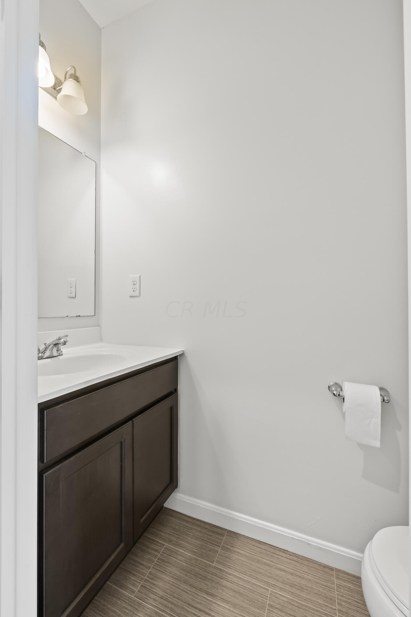 4853 Amber Crossing Road Columbus, OH 43232 - Photo 10 of 39 half bath