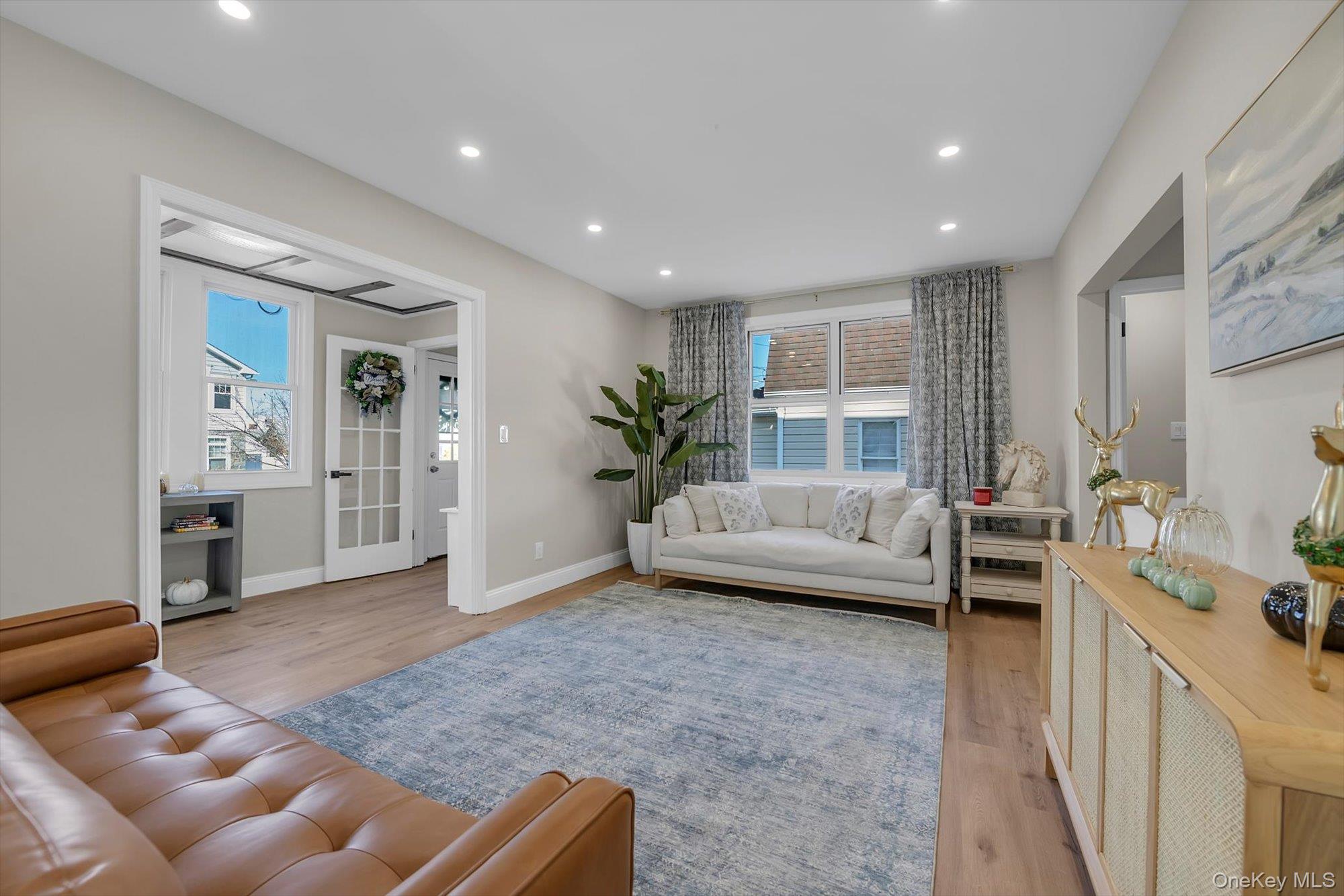 31 Walters Avenue Syosset, NY 11791 - Photo 4 of 26