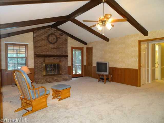 7013 Bridgewood Road Clemmons, NC 27012 - Photo 2 of 16 Living Room.