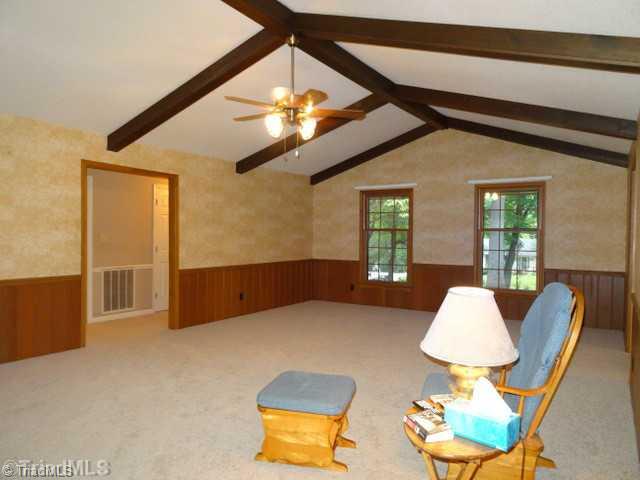 7013 Bridgewood Road Clemmons, NC 27012 - Photo 4 of 16 Living Room.