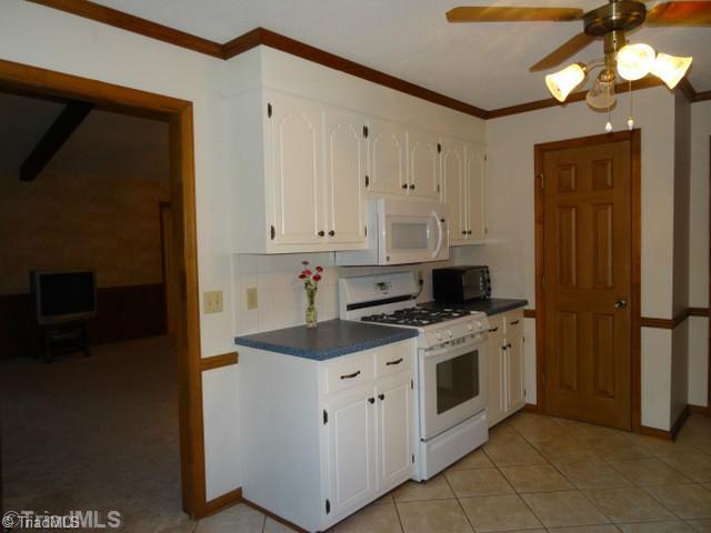 7013 Bridgewood Road Clemmons, NC 27012 - Photo 6 of 16 Kitchen.