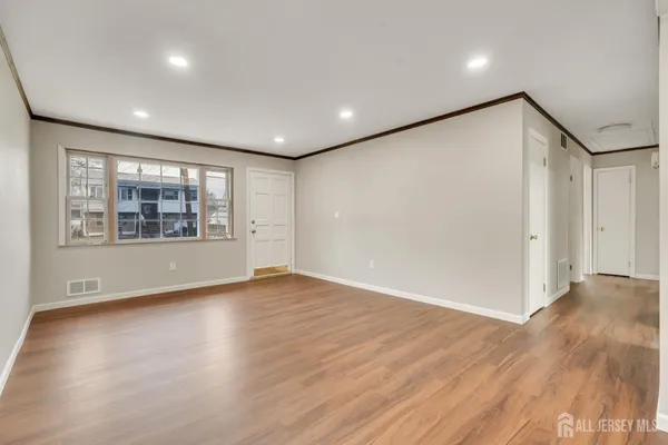 $579,900 | 254 East George Place, Iselin, NJ 08830