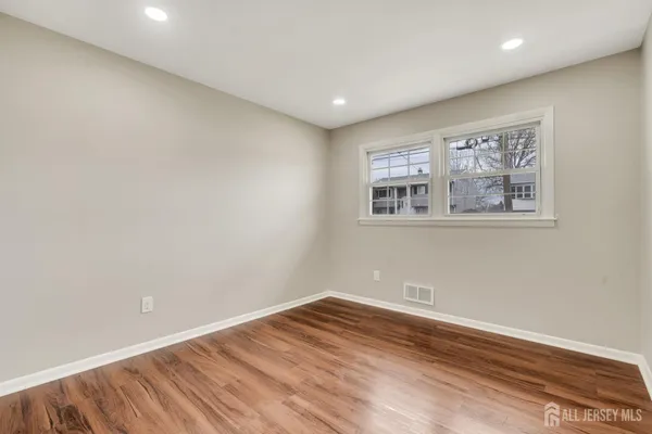 $579,900 | 254 East George Place, Iselin, NJ 08830
