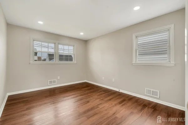 $579,900 | 254 East George Place, Iselin, NJ 08830
