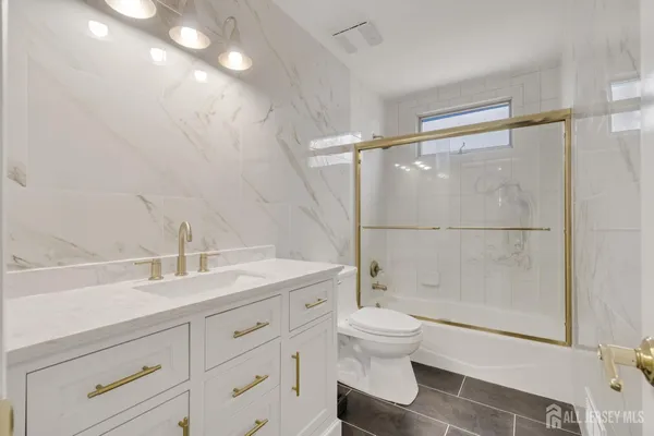 $579,900 | 254 East George Place, Iselin, NJ 08830