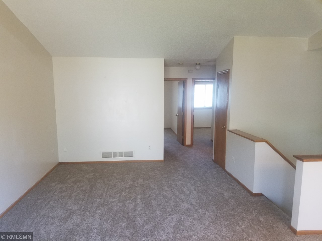 912 Countryside Road Waconia, MN 55387 - Photo 4 of 8 Gallery Image 4