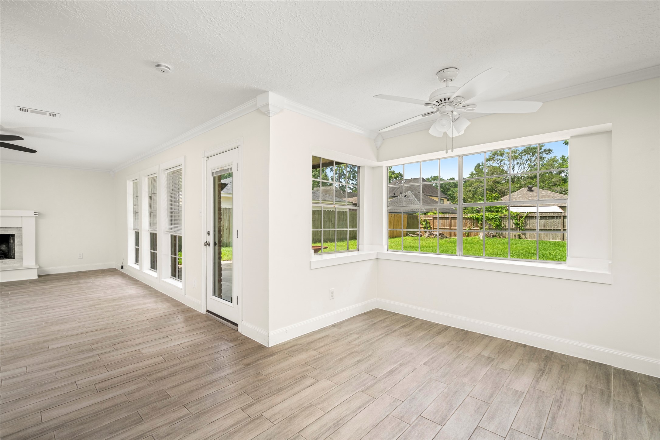 560 Landfall Lane Conroe, TX 77302 - Photo 18 of 41 View of the breakfast area into the family room.