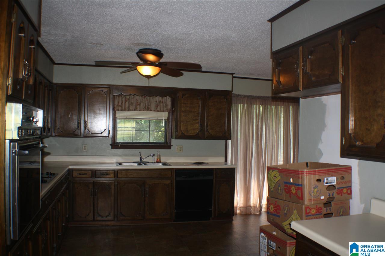 423 Cherokee Trail Anniston, AL 36206 - Photo 4 of 38
