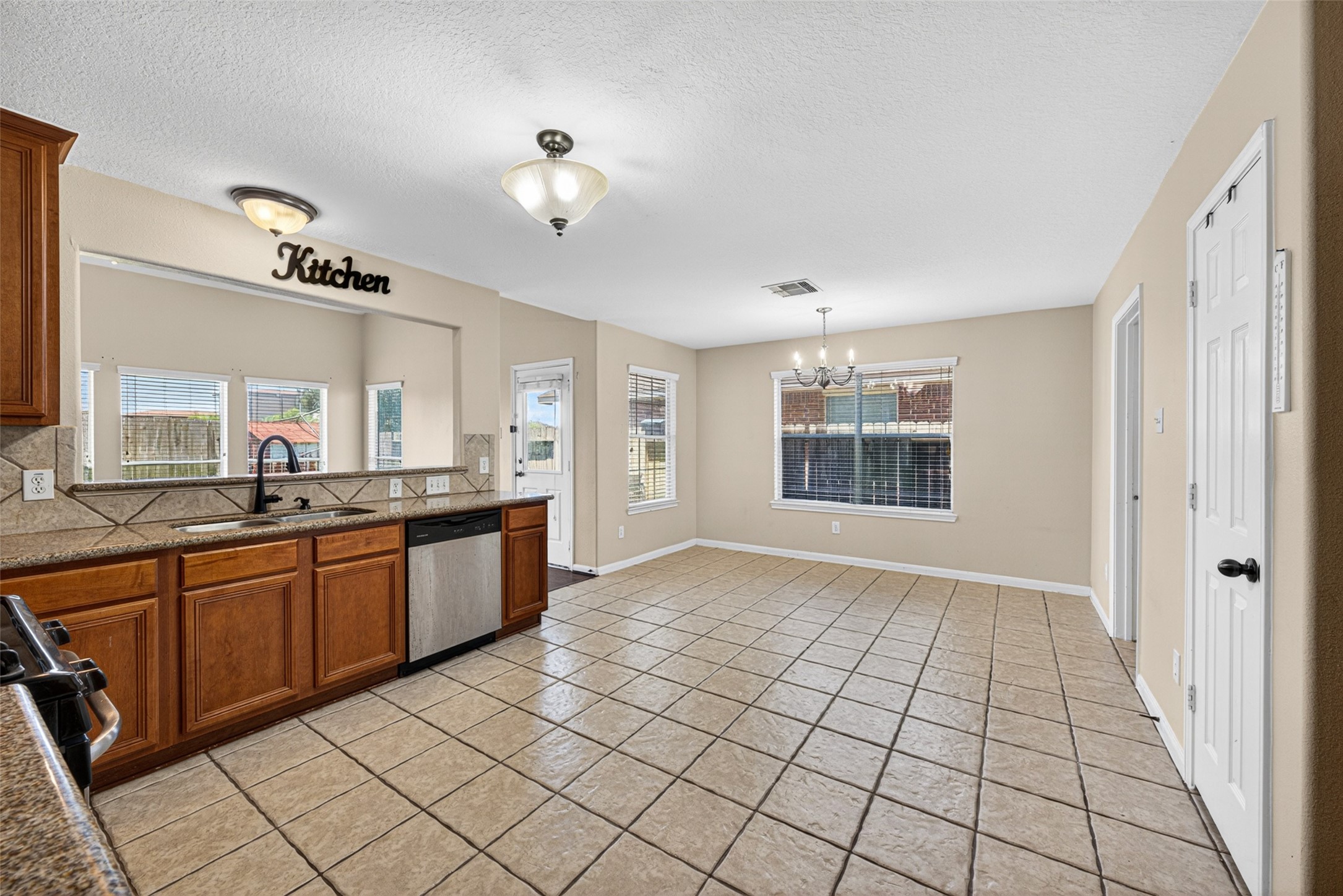 25215 Spring Iris Lane Katy, TX 77494 - Photo 10 of 46