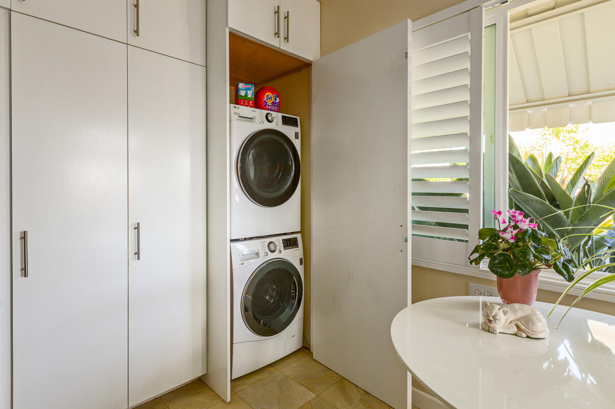 2645 State Street, Unit 2 Santa Barbara, CA 93105 - Photo 7 of 36 Laundry