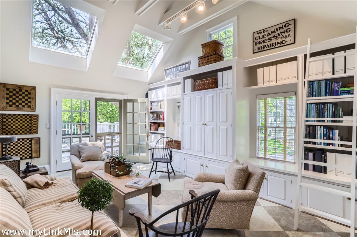 180 Pilot Hill Farm Road Vineyard Haven, MA 02568 - Photo 14 of 68