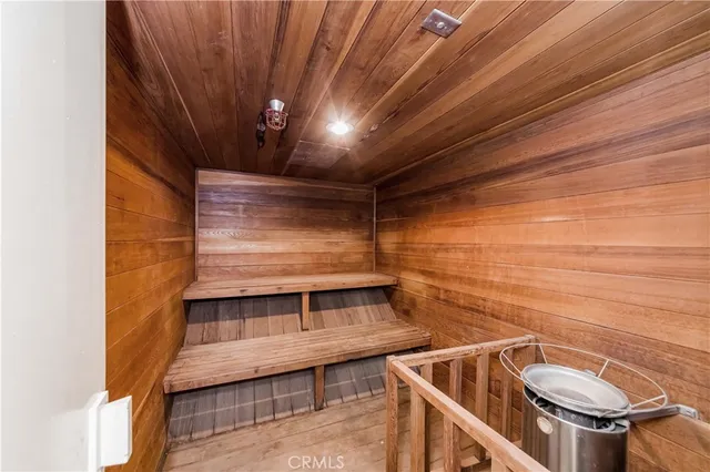 $699,000 | 358 South Gramercy Place, Unit 201, Los Angeles, CA 90020