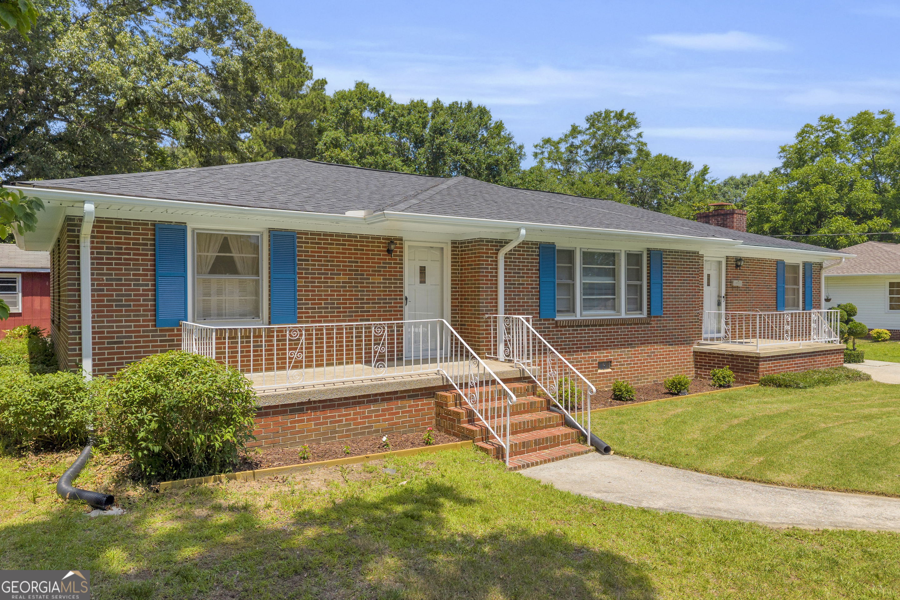 128 Smith Street Hartwell, GA 30643 - Photo 3 of 38