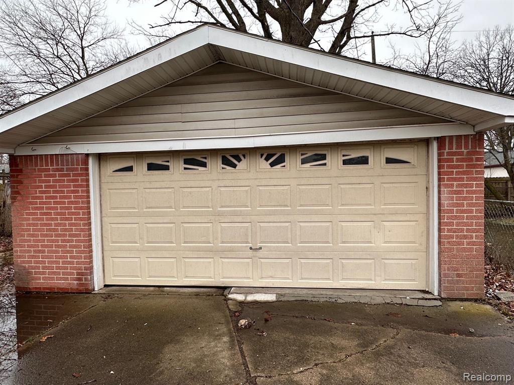 19054 East 13 Mile Road Roseville, MI 48066 - Photo 11 of 12