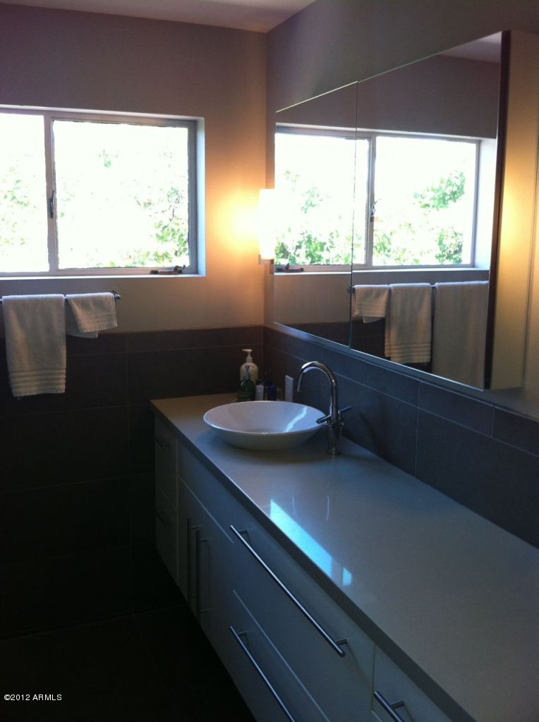 140 East Coronado Road, Unit 22 Phoenix, AZ 85004 - Photo 11 of 19 Hall Bathroom 2