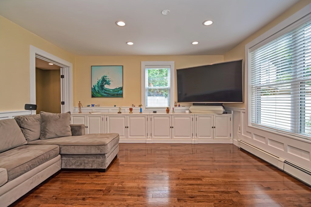 59 Cummings Road Newton, MA 02459 - Photo 9 of 23 Gallery Image 9