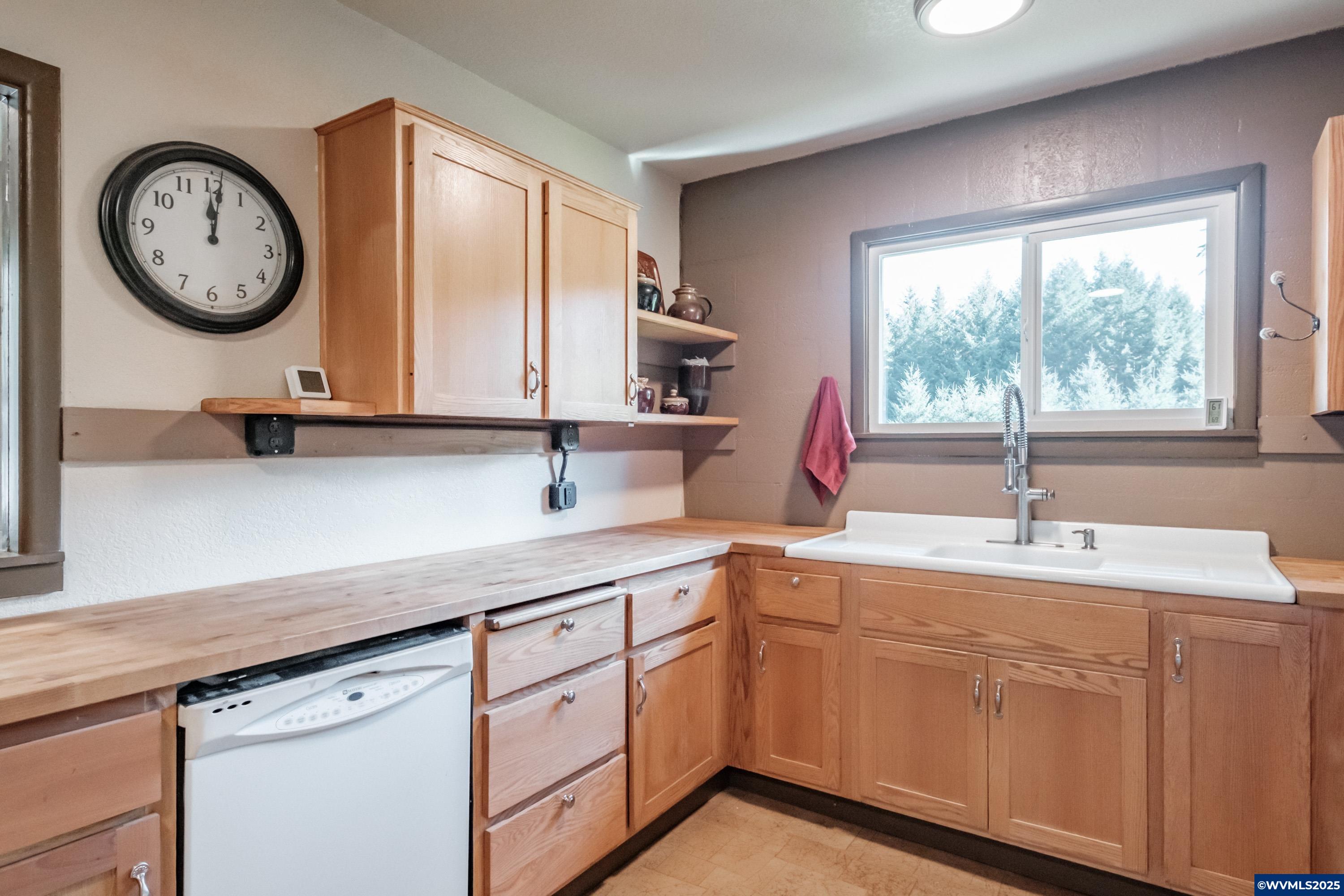 9602 Harlan Road Eddyville, OR 97343 - Photo 15 of 50