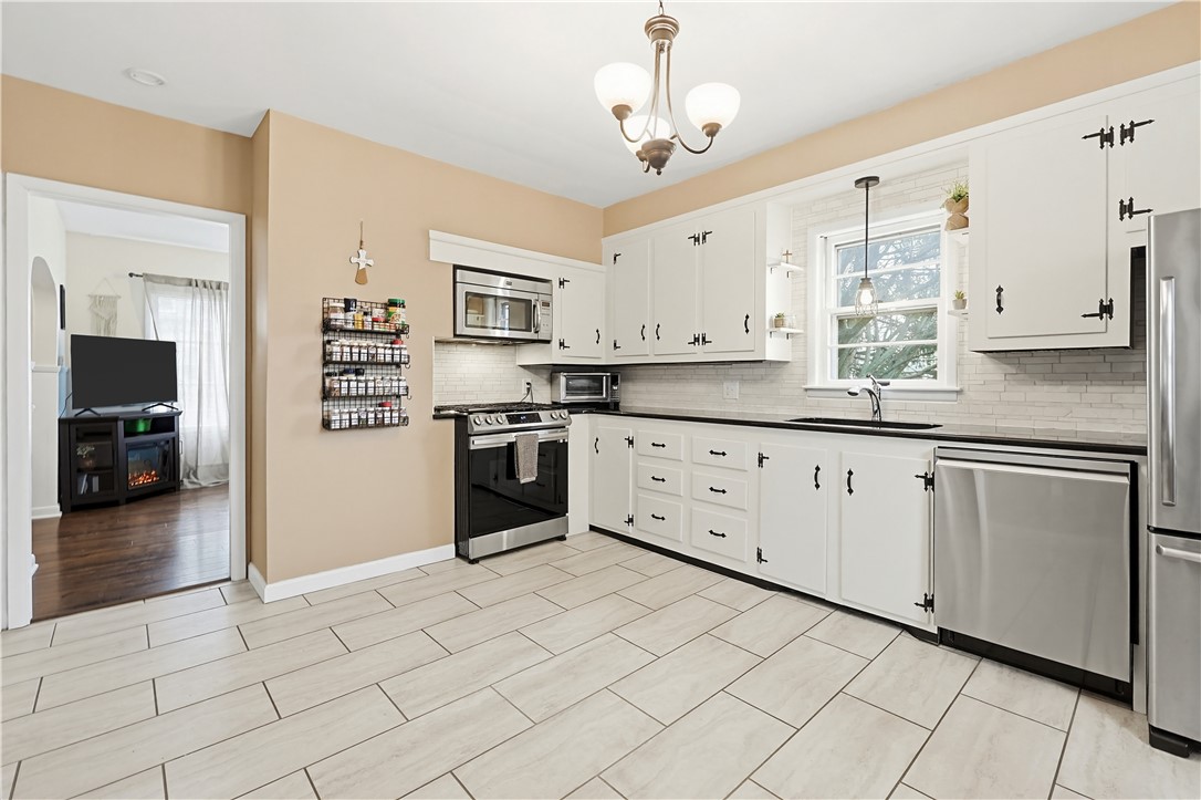 44 Eddy Street Cumberland, RI 02864 - Photo 6 of 26