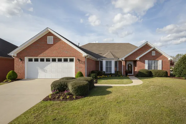 $379,900 | 202 Woodfield Court, Florence, AL 35630