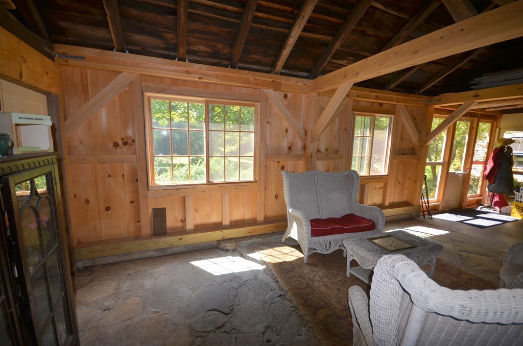 712 Pratt Corner Road Shutesbury, MA 01002 - Photo 21 of 30 a living room with furniture