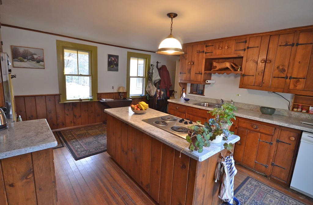 712 Pratt Corner Road Shutesbury, MA 01002 - Photo 9 of 30