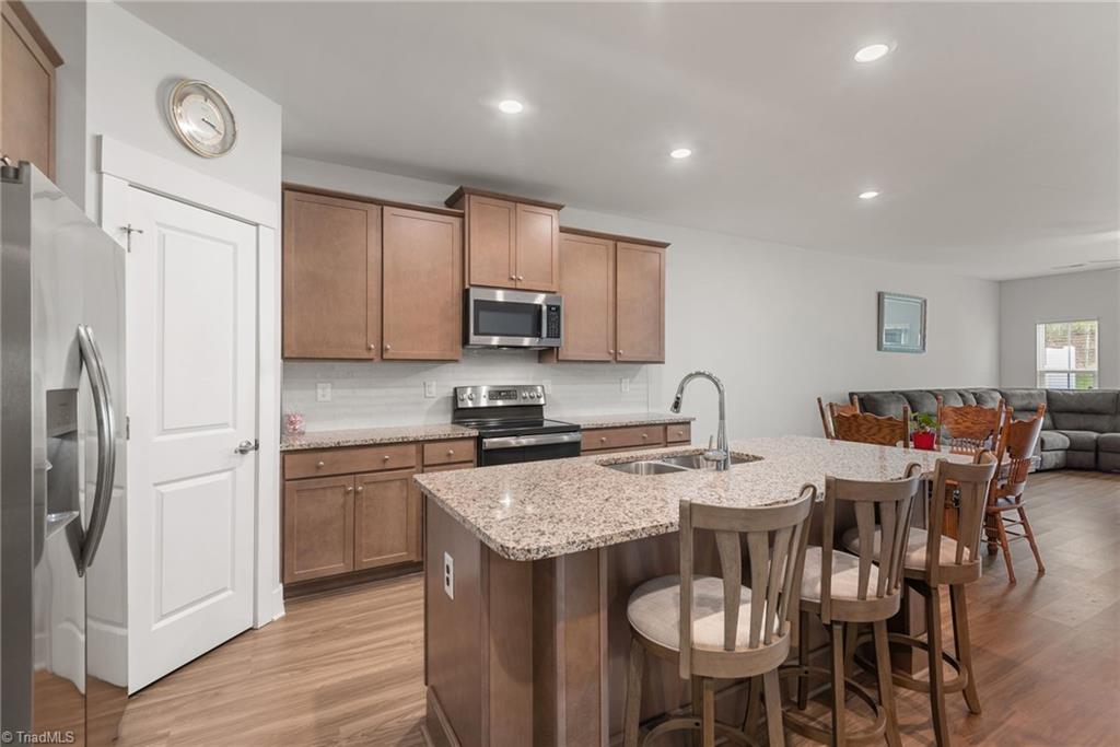 3933 Sudley Point Jamestown, NC 27282 - Photo 6 of 20