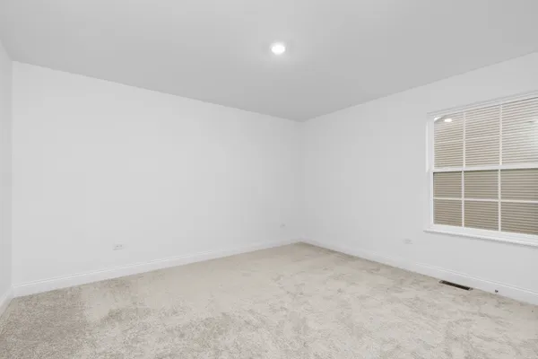 $3,900 | 1014 Dr John Burkey Drive, Algonquin, IL 60102