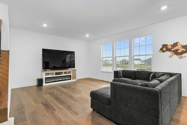 $3,900 | 1014 Dr John Burkey Drive, Algonquin, IL 60102