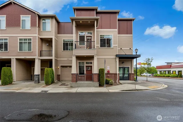 $675,000 | 4020 Northeast 3rd Place, Unit B, Renton, WA 98056