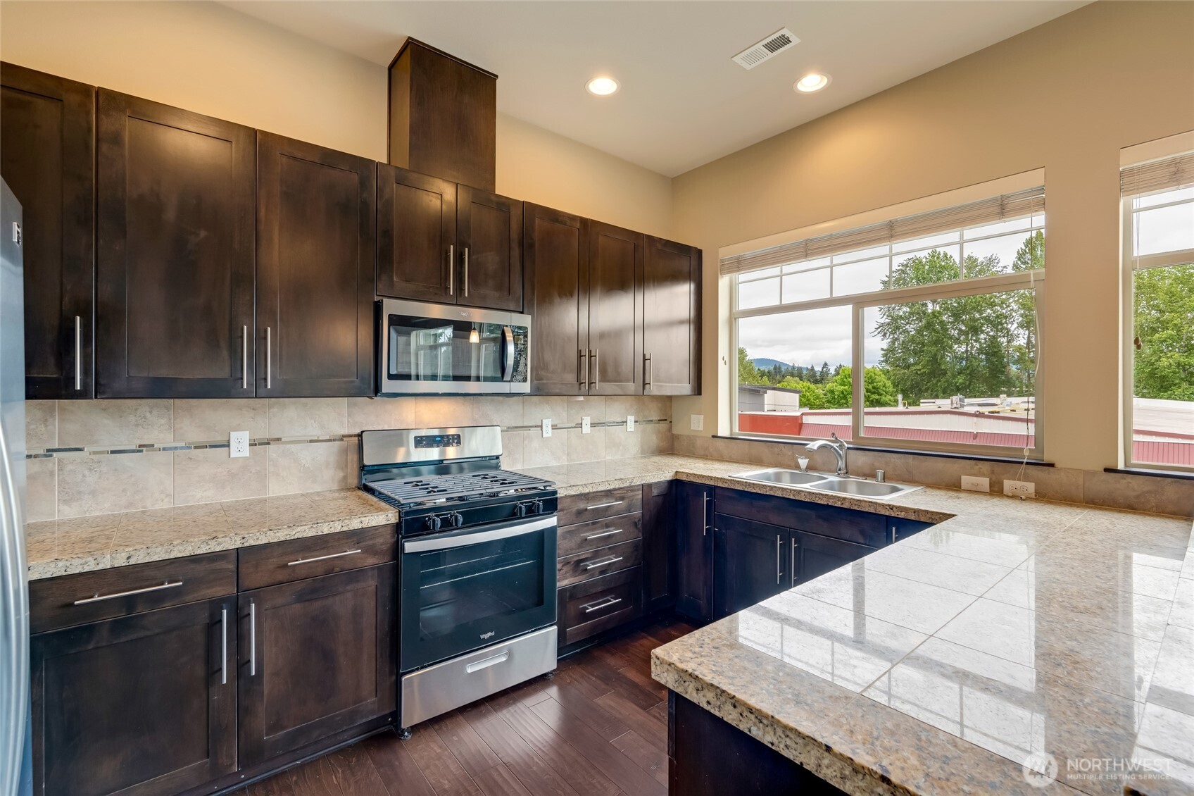 4020 Northeast 3rd Place, Unit B Renton, WA 98056 - Photo 14 of 35