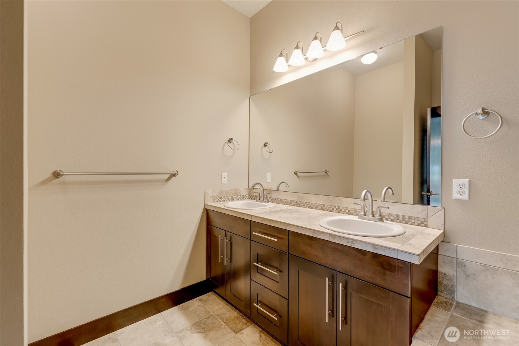 4020 Northeast 3rd Place, Unit B Renton, WA 98056 - Photo 24 of 35