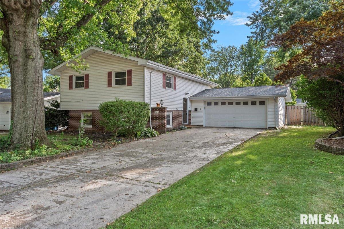 209 Cartwright Drive Springfield, IL 62704 - Photo 2 of 31