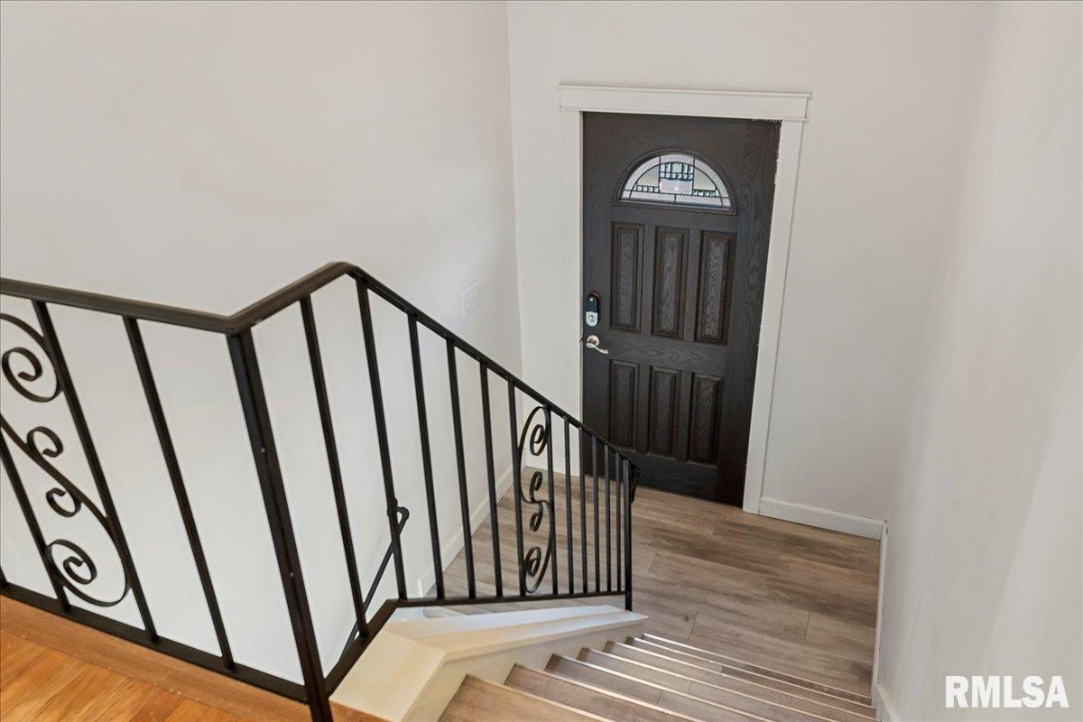 209 Cartwright Drive Springfield, IL 62704 - Photo 4 of 31