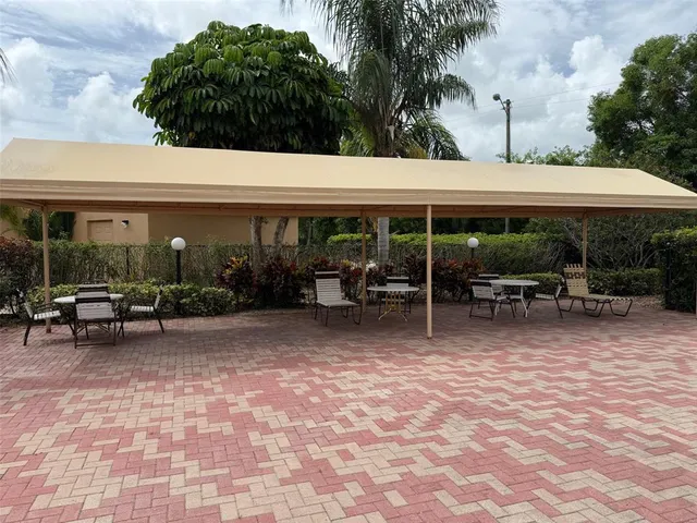 a view of outdoor space yard and porch