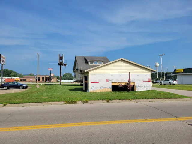 $140,000 | 1797 West Service Drive, Winona, MN 55987