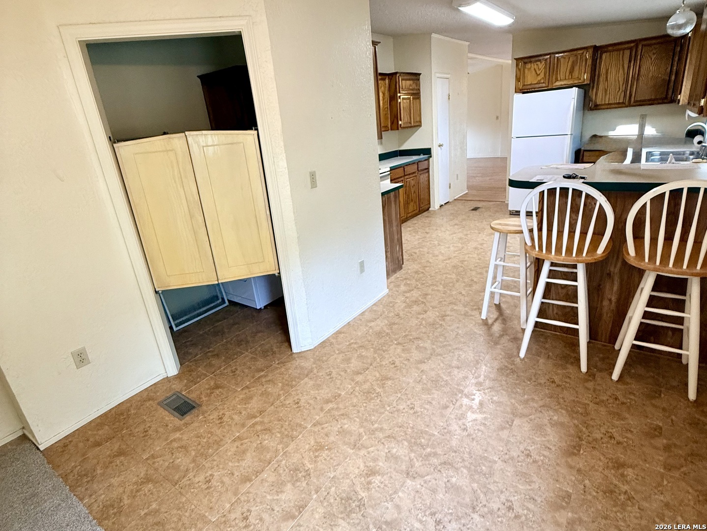 182 Laurel Ridge Drive Lakehills, TX 78063 - Photo 10 of 32