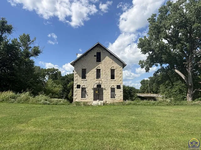 $85,000 | 115 Main Street, Cedar Point, KS 66843