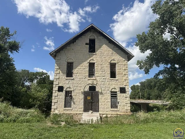 $85,000 | 115 Main Street, Cedar Point, KS 66843