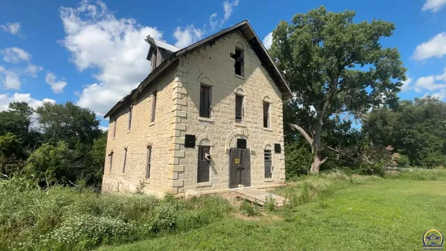 $85,000 | 115 Main Street, Cedar Point, KS 66843