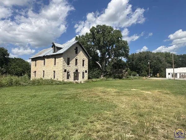 $85,000 | 115 Main Street, Cedar Point, KS 66843