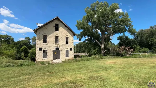 $85,000 | 115 Main Street, Cedar Point, KS 66843