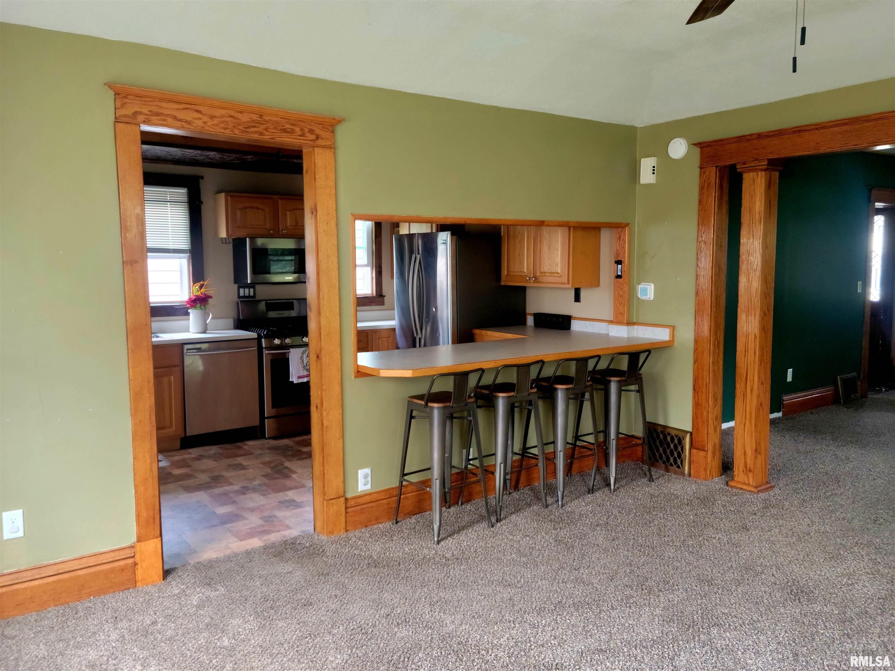 252 Howard Place Canton, IL 61520 - Photo 11 of 27 Gallery Image 11